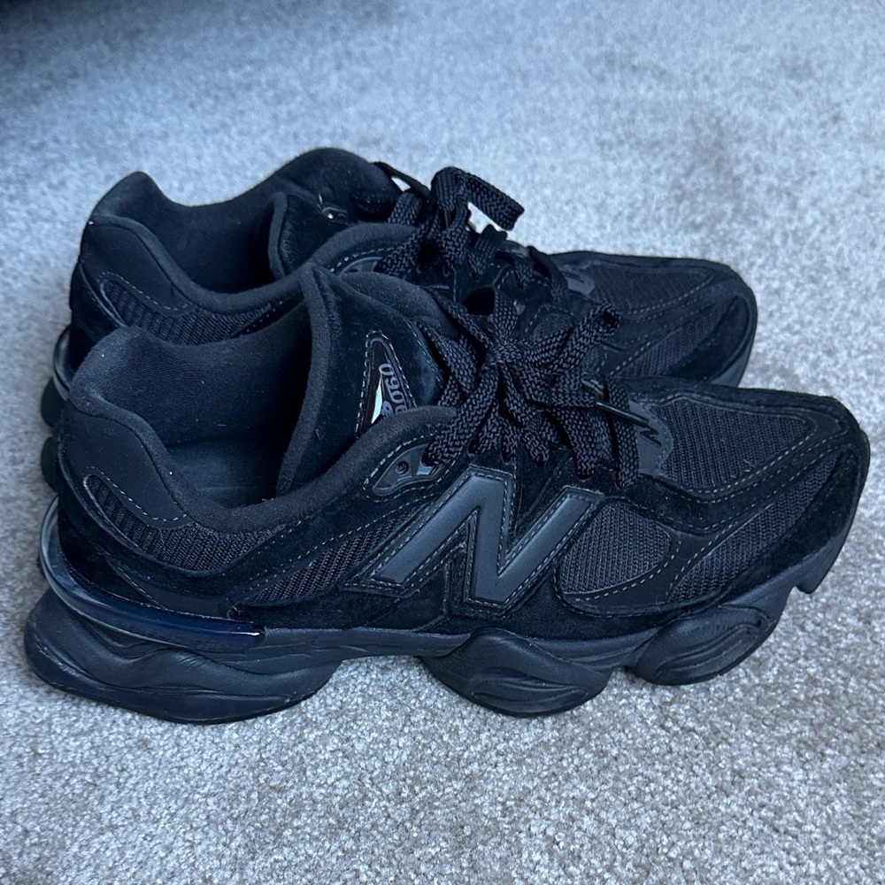 New Balance Women's All-Black Chunky Sneaker